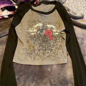 -shirt has never been worn before